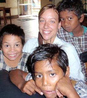 Kum, Mayesh, Santosh und ich nepal-medizin-freiwillige