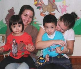 Mit den Kindern vietnam-sozialarbeit-waisenheim