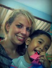 Ich mit einem der Kinder thailand-sozialarbeit-kind