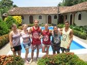Mit den anderen Volunteers Costa Rica-Unterrichten – Freiwillige