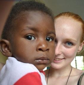 Godson, der wie immer nur auf meinem Arm zufrieden war togo-sozialarbeit-krippe