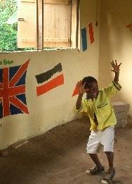 Fertiges Klassenzimmer Hausbau - Projekt in Ghana von Lena