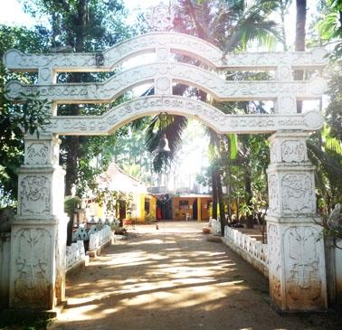 Eingang zu unserem Tempel Sri Lanka Sozialarbeit Tempel
