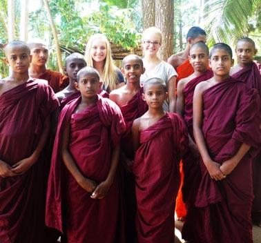 Mit unseren Mönchen Sri Lanka Sozialarbeit Unterrichten