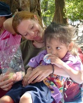 Bei einem Ausflug zum Strand thailand-ergotherapie-ausflug