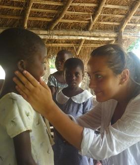 Outreach in einer Schule Medizin Praktikum Ghana Outreach