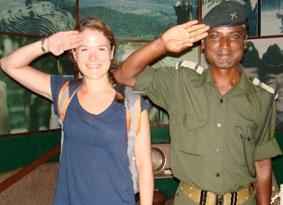 Gurkha Soldat und ich nepal-medizin-freiwillige
