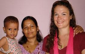 Gastmutter, der kleine Swikar und ich nepal-medizin-gastfamilie