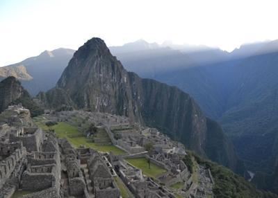 Machu Picchu, die verlorene Stadt, kurz vor Sonnenaufgang peru-unterrichten-ausflug