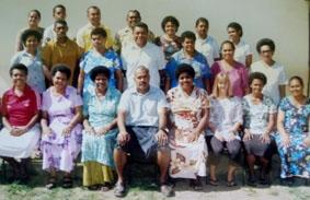 Lehrerfoto der Nadi District School fidschi unterrichten-school