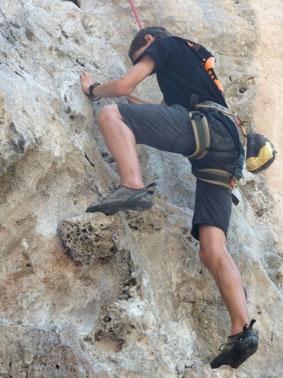 Ich beim Klettern thailand-naturschutz-klettern