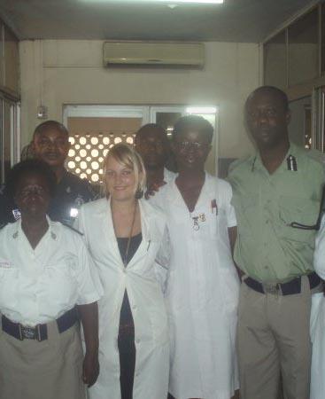 Meine Kollegen und ich Medizin Praktikum Ghana Arbeitskollegen