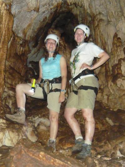 Sabrina und Saskia vor den Barra Honda Höhlen Naturschutz Costa Rica Barra Honda Höhlen