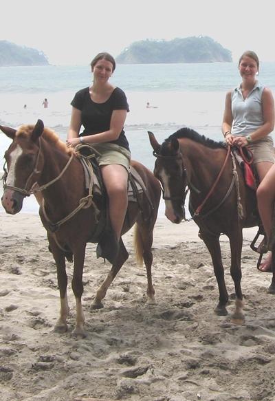 Saskia und Sabrina beim Ausritt Naturschutz Costa Rica Horseback Riding