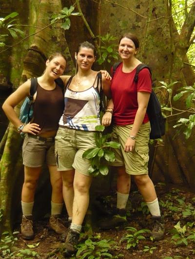 Sabrina, Camille und Saskia Naturschutz Costa Rica Wasserfallen
