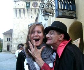 Ich mit Graf Dracula! rumaenien-tanz-dracula