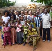 Beim Besuch eines Waisenhauses togo-medizin-waisenhaus