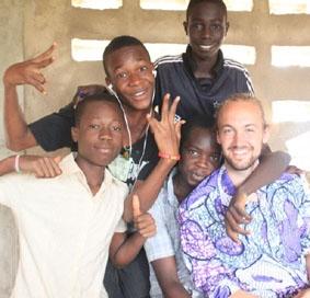 Meine Jungs und ich im Klassenraum togo-unterrichten-freiwilliger