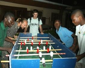 Tischfußball ist fast fertig! togo-unterrichten-tischfussball