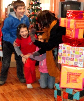 Weihnachtsüberraschung: Mini-Drama-Projekt mit Waisenkindern rumaenien-tanz-kinder
