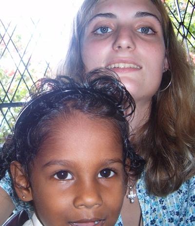 Ein Mädchen aus der Montessori-School mit mir sozialarbeit-sri-lanka-madchen