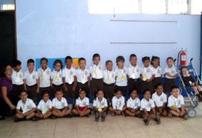 Meine Kinder im Kindergarten und die Kindergärtnerin costa-rica-sozialarbeit-kindergarten