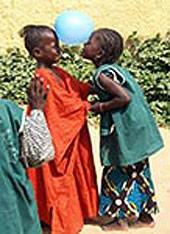 Ein beliebtes Spiel Senegal, Freiwillig, Kids, Luftballon