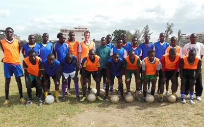 Meine Fußballmannschaft kenia-medizin-fussball