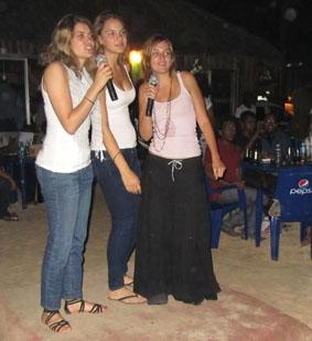 Karaokebar am Cocobeach tansania-unterrichten-karaoke
