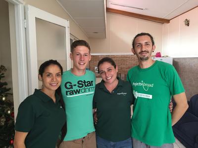 I Das Team vor Ort und ich Mitarbeiter von Projects Abroad und ich in Costa Rica