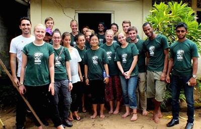 Group of volunteers in Sri Lanka Group of volunteers in Sri Lanka