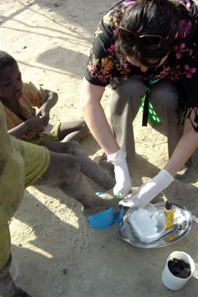 Cleaning wounds Cleaning wounds
