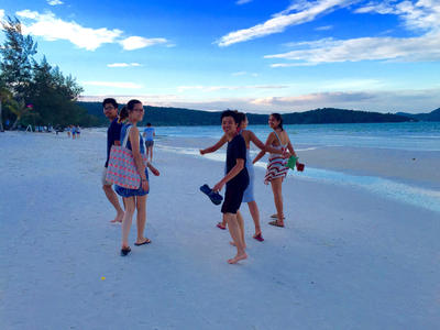 Katerina and her fellow volunteers on the beach in Cambodia Katerina and her fellow volunteers on the beach in Cambodia