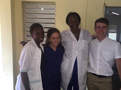 Volunteers with local medical staff in Jamaica Volunteers with local medical staff in Jamaica
