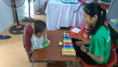 RRowena working with a patient in Vietnam Rowena working with a patient in Vietnam