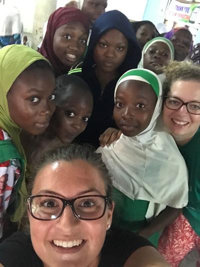 Volunteers pose with local girls in Ghana Volunteers pose with local girls in Ghana