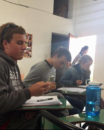 An afternoon Spanish class An afternoon Spanish class