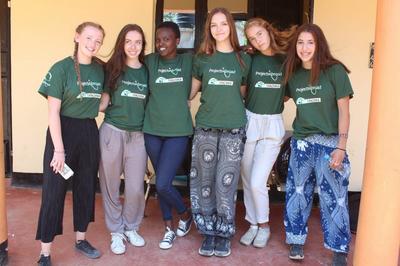 Medicine High School Special volunteers in Tanzania Medicine High School Special volunteers in Tanzania