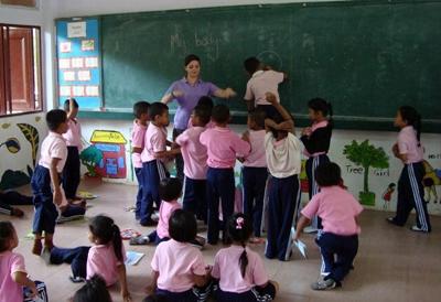 Volunteer teaching in a school in Thailand Volunteer teaching in a school in Thailand