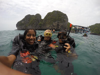A group of volunteers snorkelling in Thailand A group of volunteers snorkelling in Thailand
