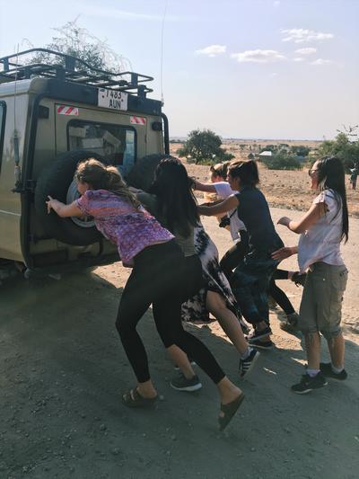 Volunteers pushing their safari truck Volunteers pushing their safari truck
