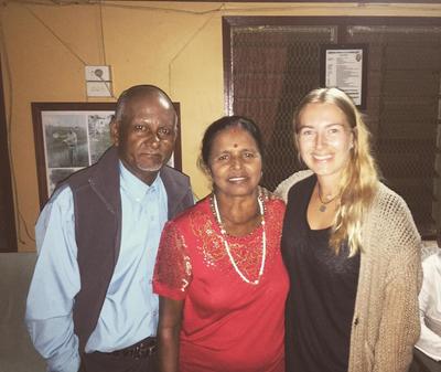 Volunteer with her Fijian host family Volunteer with her Fijian host family