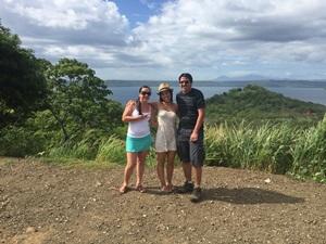 Familia hospedera en Voluntariado en Costa Rica Voluntaria con familia de acogida