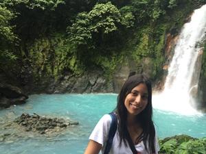 Voluntariado en Costa Rica Voluntaria en Río Celeste en Costa Rica