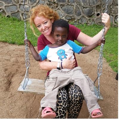 Voluntaria Projects Abroad Tanzania con niños Voluntaria de Projects Abroad en Tanzania