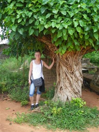 Adeline stagiaire infirmière au Togo Adeline stagiaire infirmière au Togo