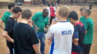 Chantier sport, Ghana par Baptiste Pageot Mission humanitaire, Népal par Shereen Berrahma