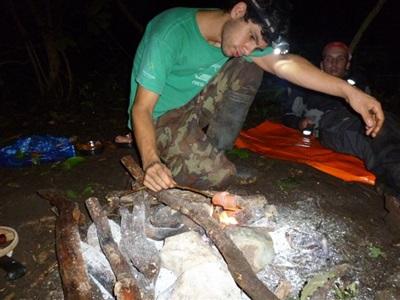Veillée autour du feu - écovolontariat Costa Rica Veillée autour du feu - écovolontariat Costa Rica
