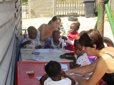 Partir à deux, mère et fille, sur une action humanitaire Partir à deux, mère et fille, sur une action humanitaire