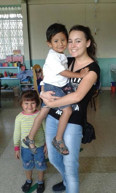 Elina en mission humanitaire au Costa Rica vElina en mission humanitaire au Costa Rica
